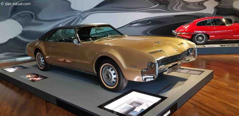 1966-Oldsmobile-Toronado