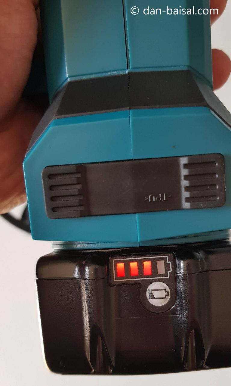 Makita-Air-Compressor-Battery-Level