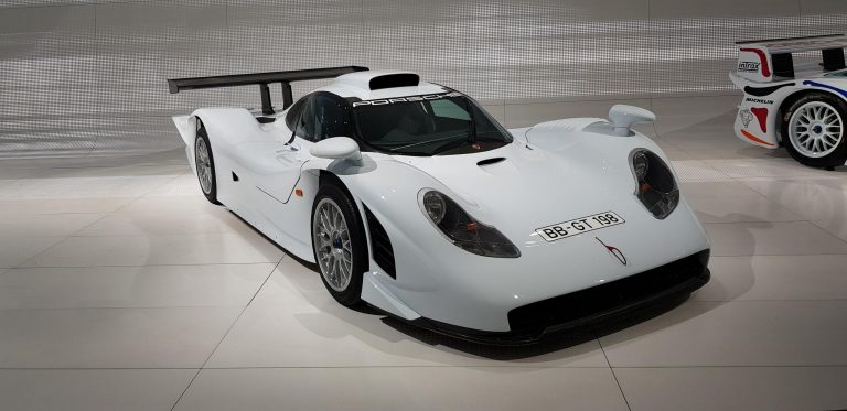 1998-Porsche-GT1-Street-Version